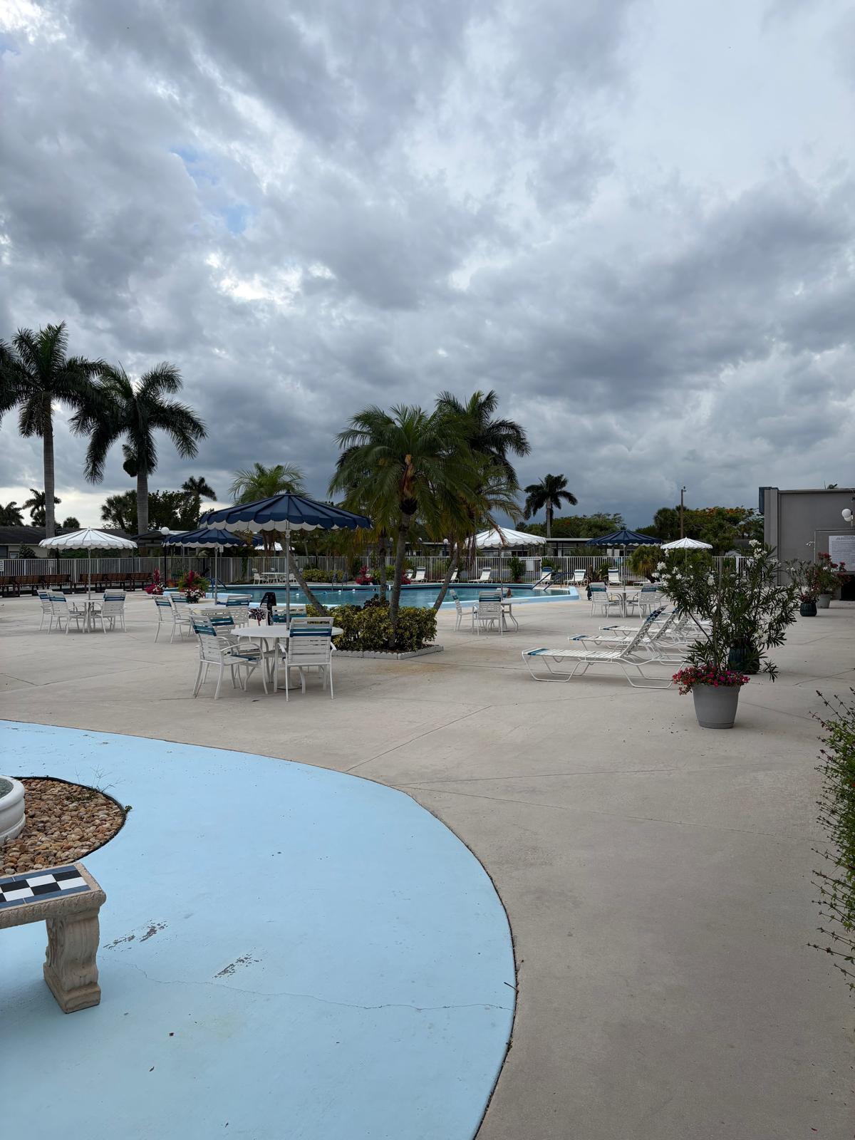 CRESTHAVEN VILLAS CONDO 31 - Residential