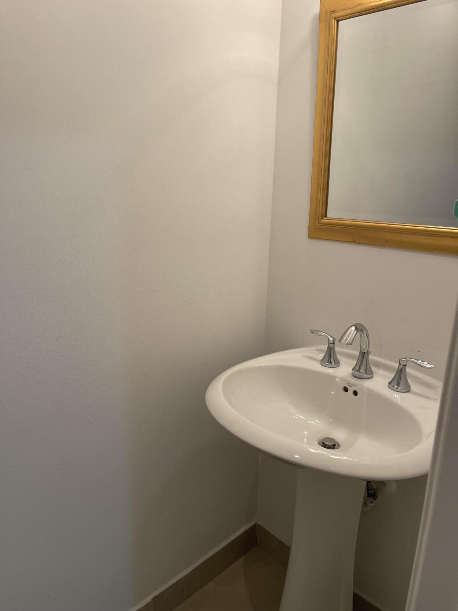 POINTE 100 CONDO - Residential Lease