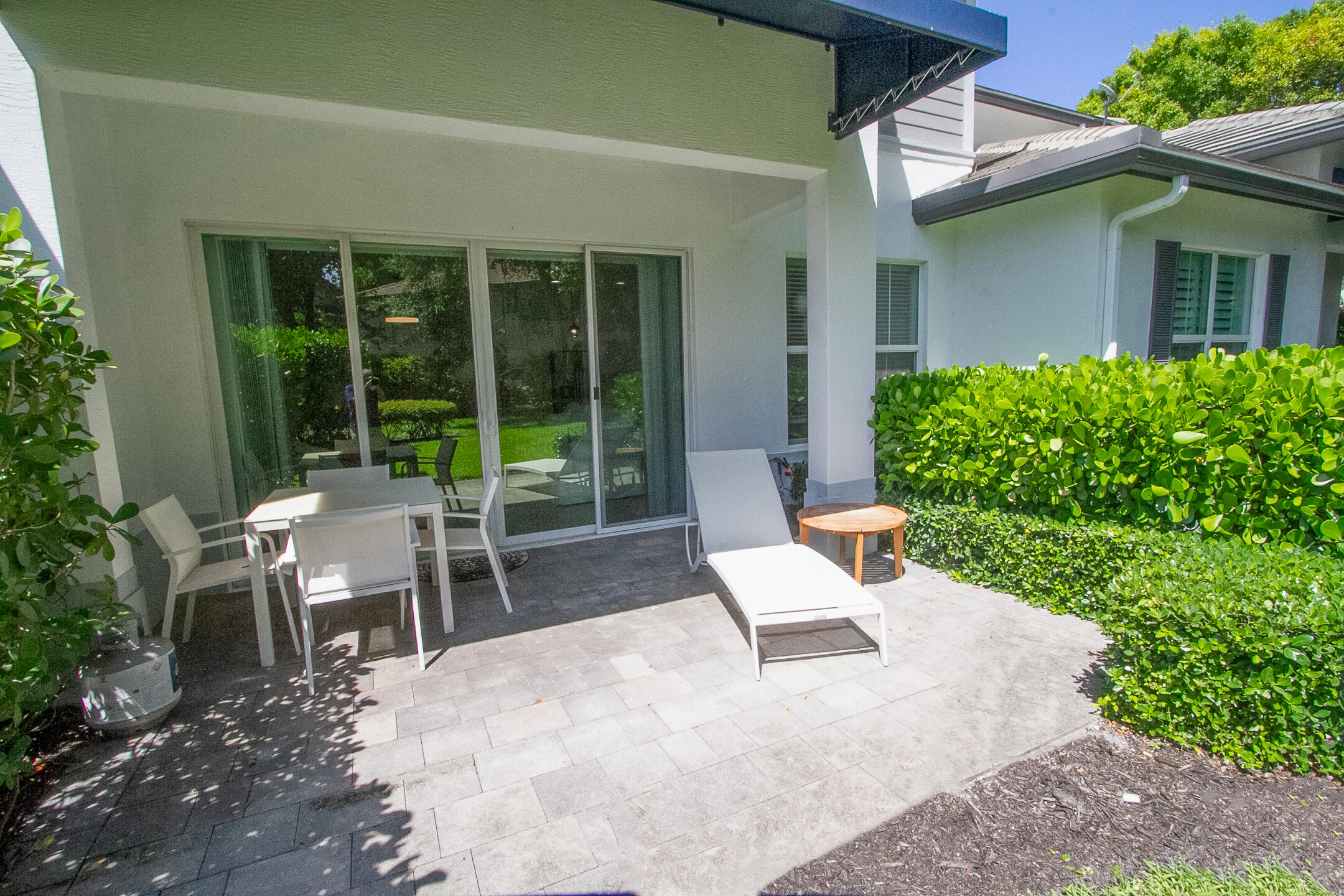 POINTE 100 CONDO - Residential Lease
