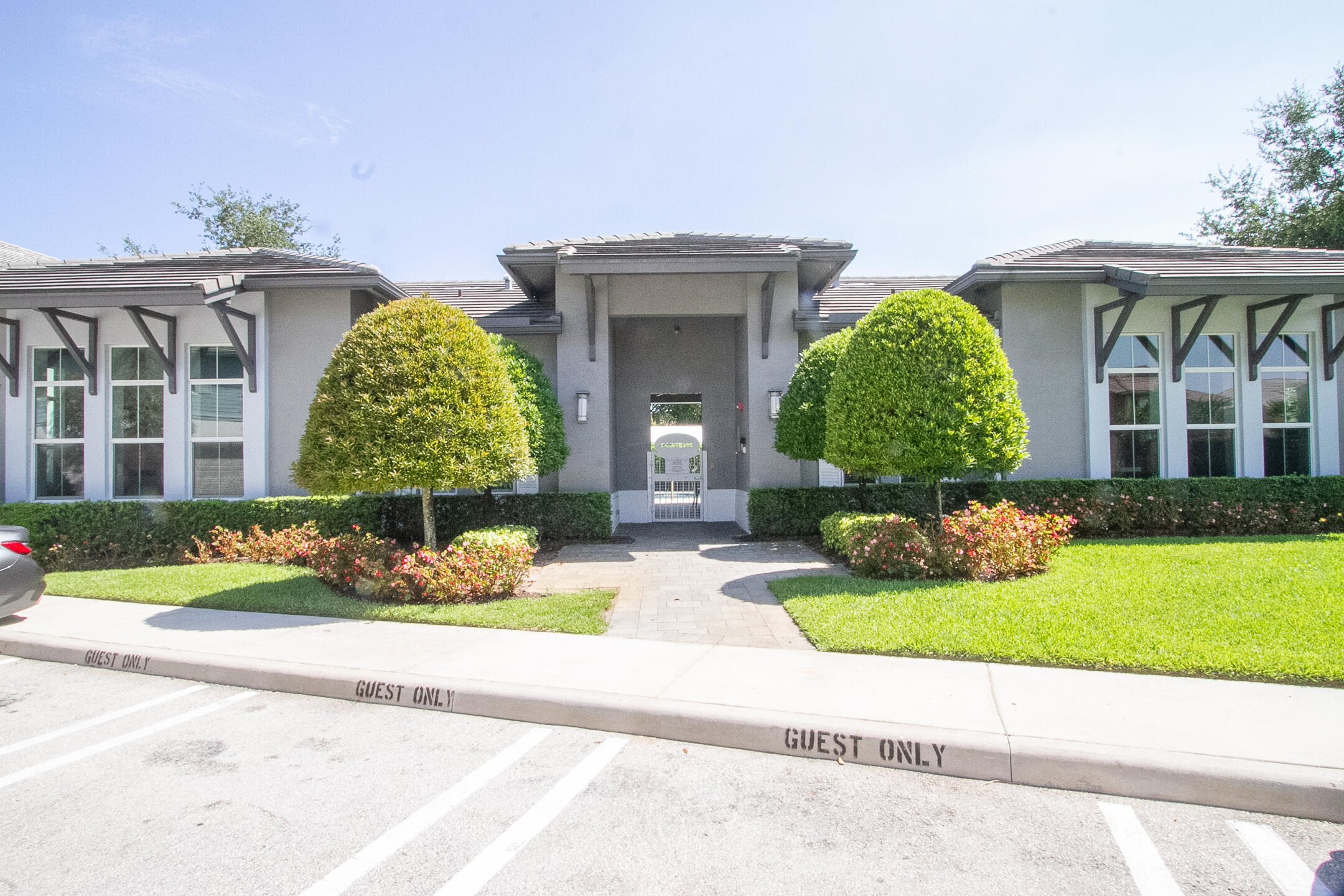 POINTE 100 CONDO - Residential Lease