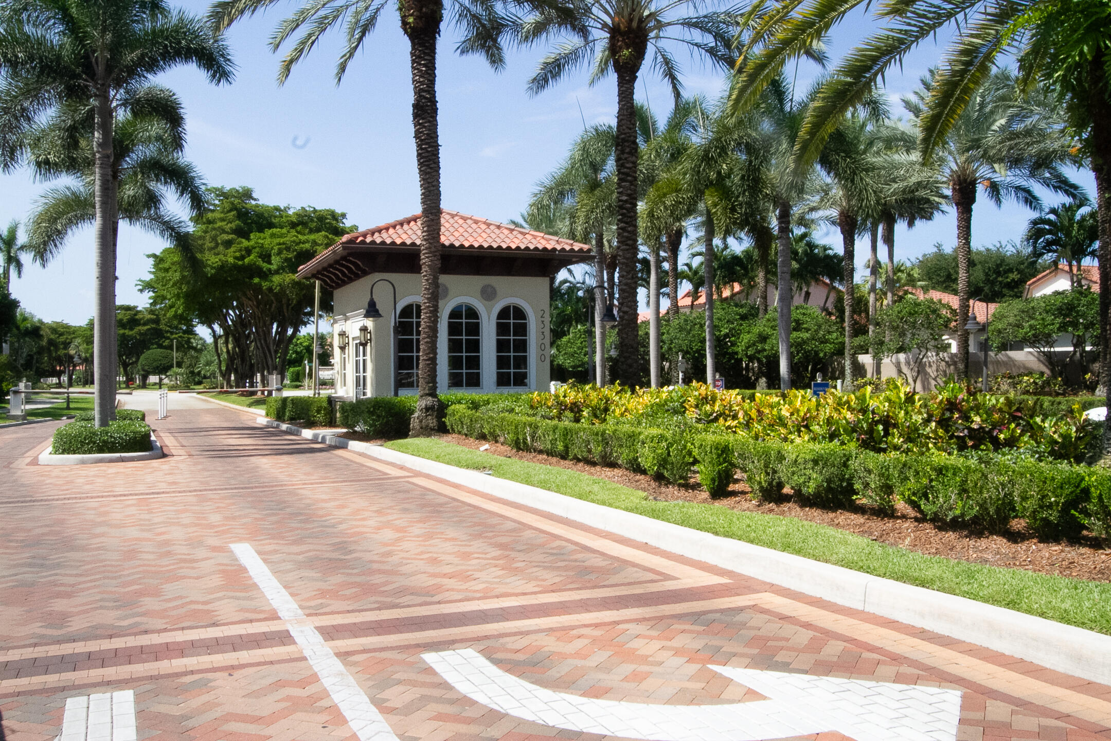 POINTE 100 CONDO - Residential Lease