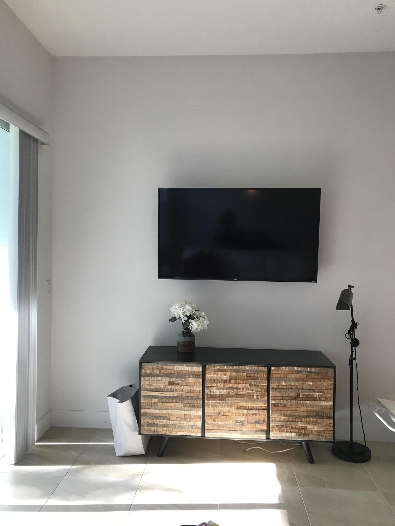 POINTE 100 CONDO - Residential Lease