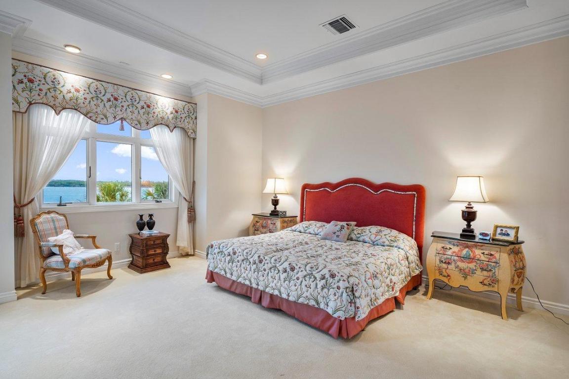 SAILFISH POINT - Residential