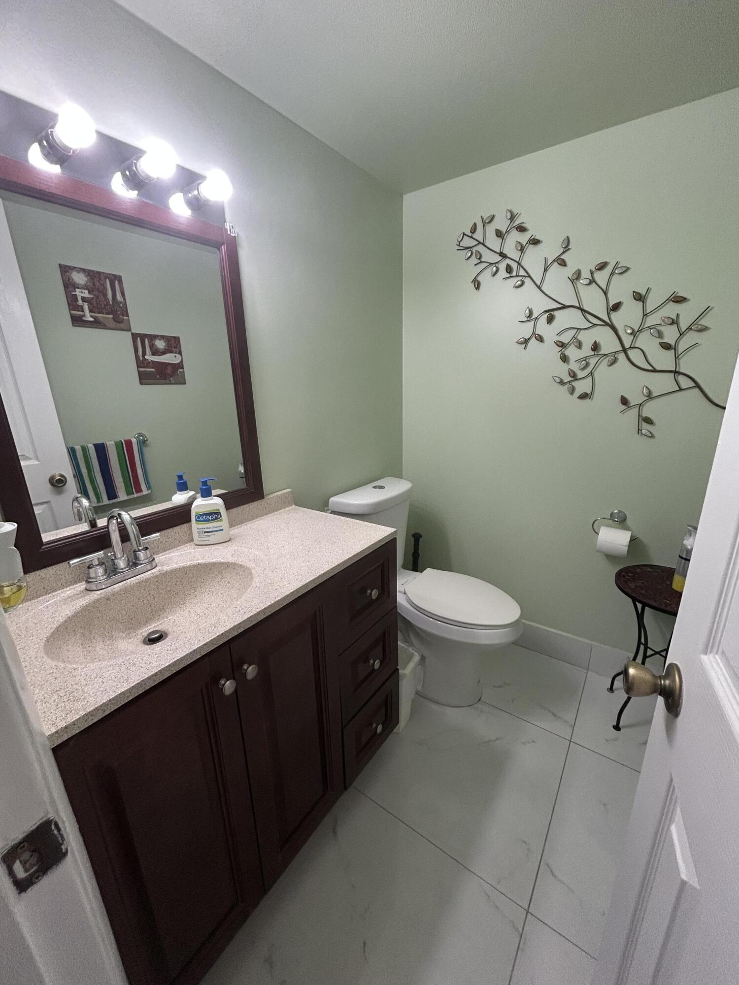 LAKESIDE VILLAGE CONDO 10 - Residential