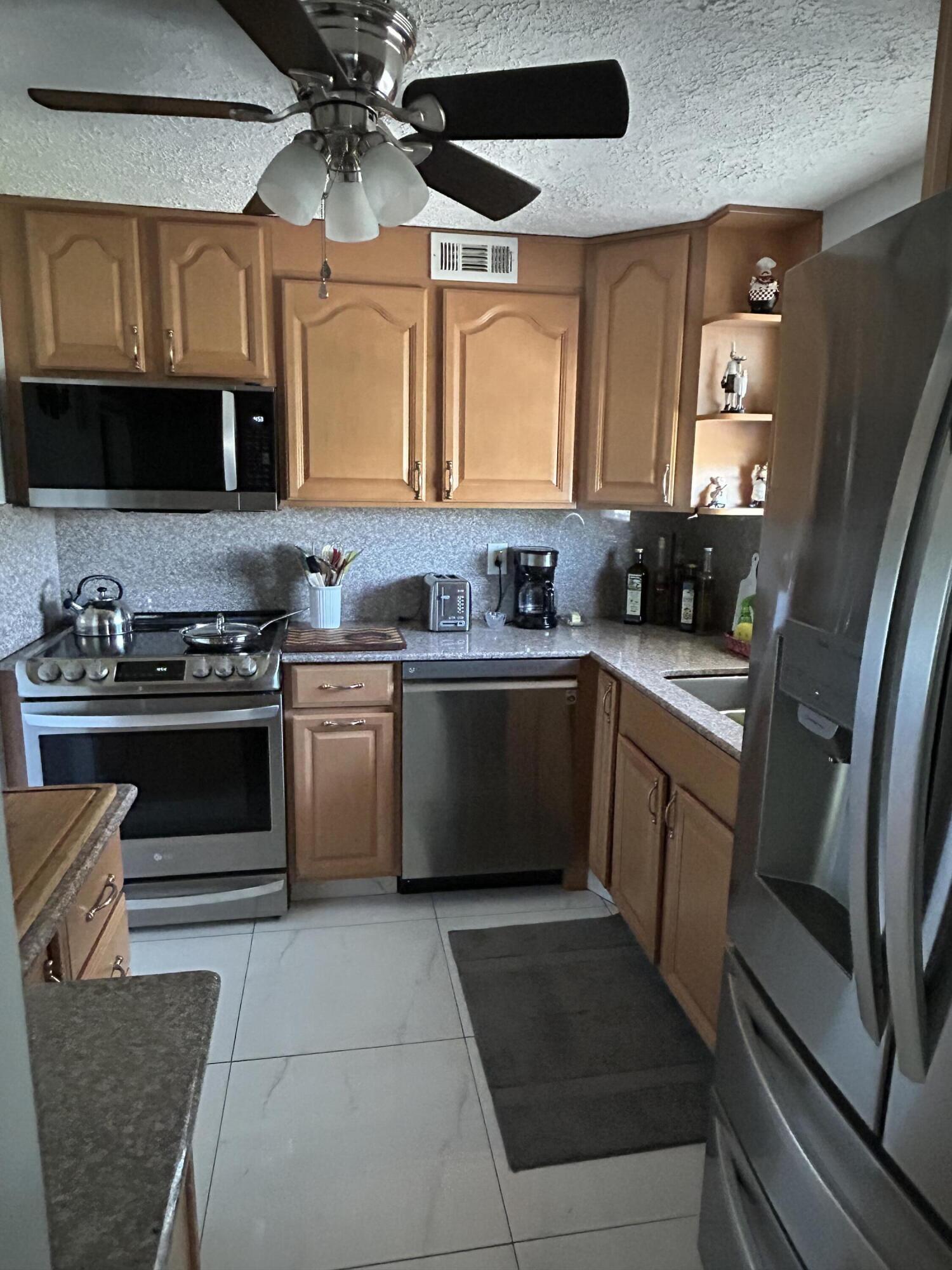 LAKESIDE VILLAGE CONDO 10 - Residential