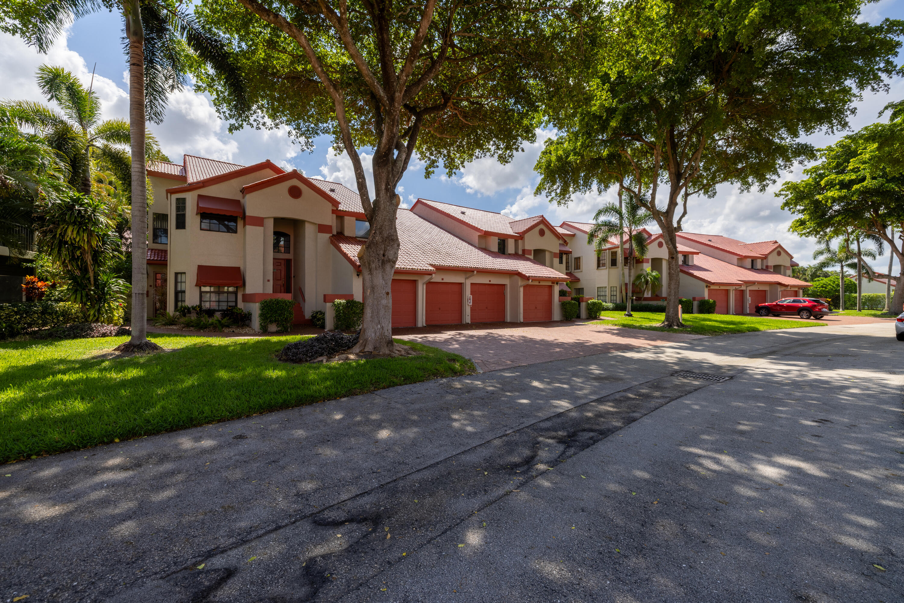 LEXINGTON CLUB VILLAS CONDO - Residential