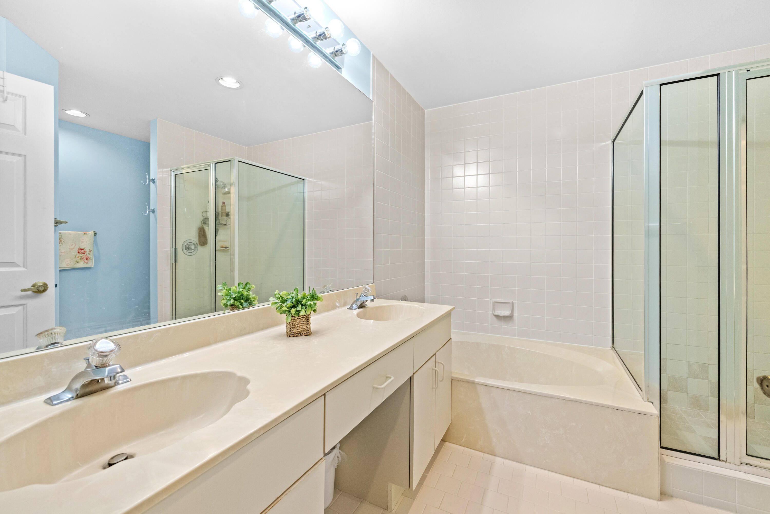 LEXINGTON CLUB VILLAS CONDO - Residential