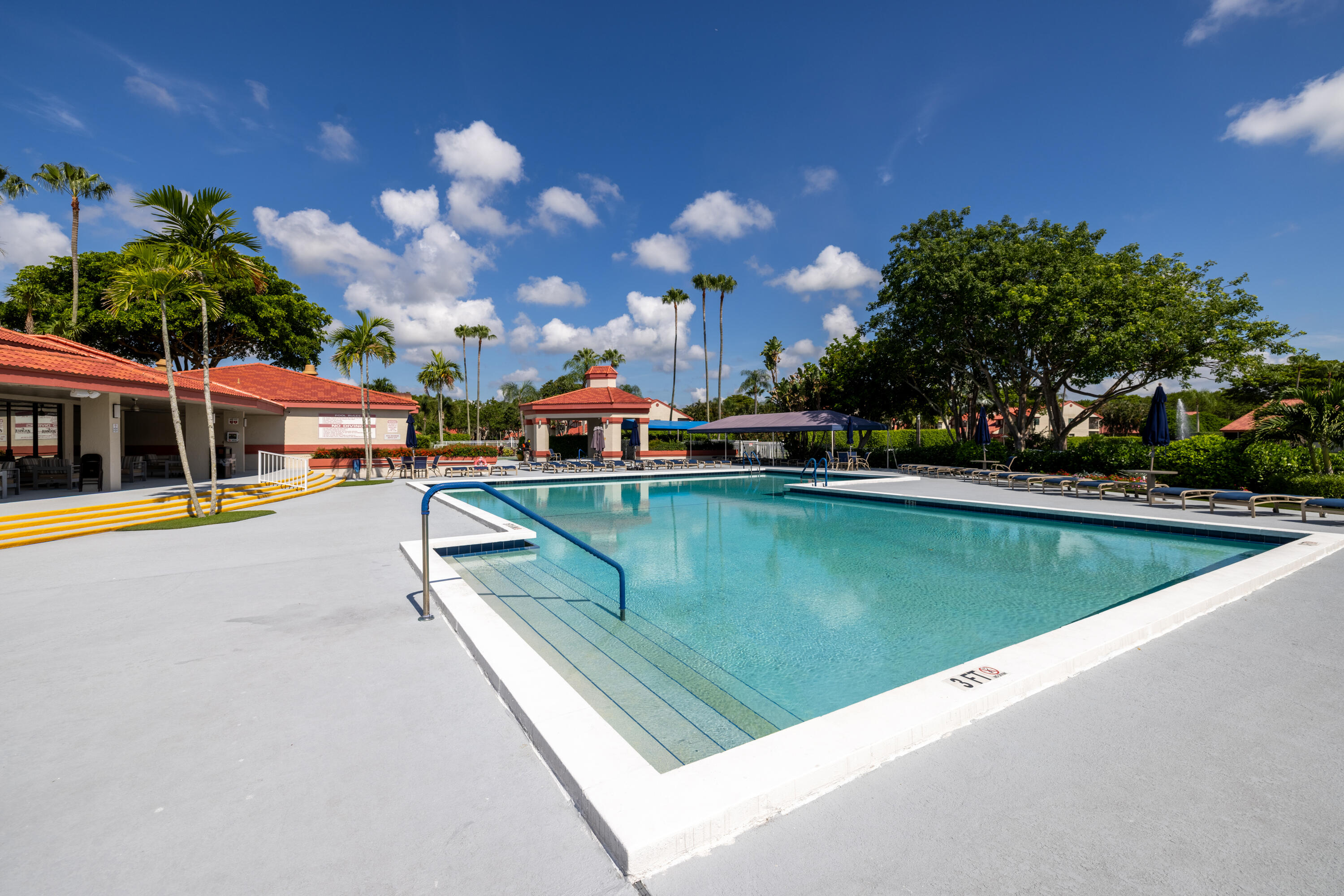 LEXINGTON CLUB VILLAS CONDO - Residential