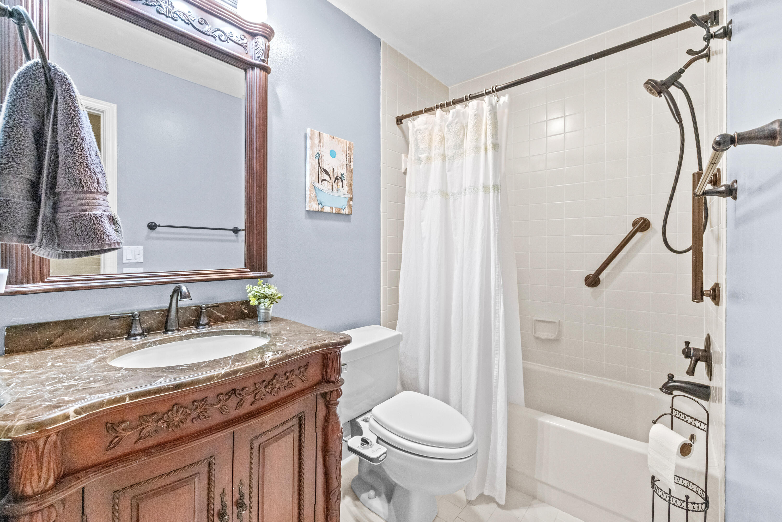 LEXINGTON CLUB VILLAS CONDO - Residential