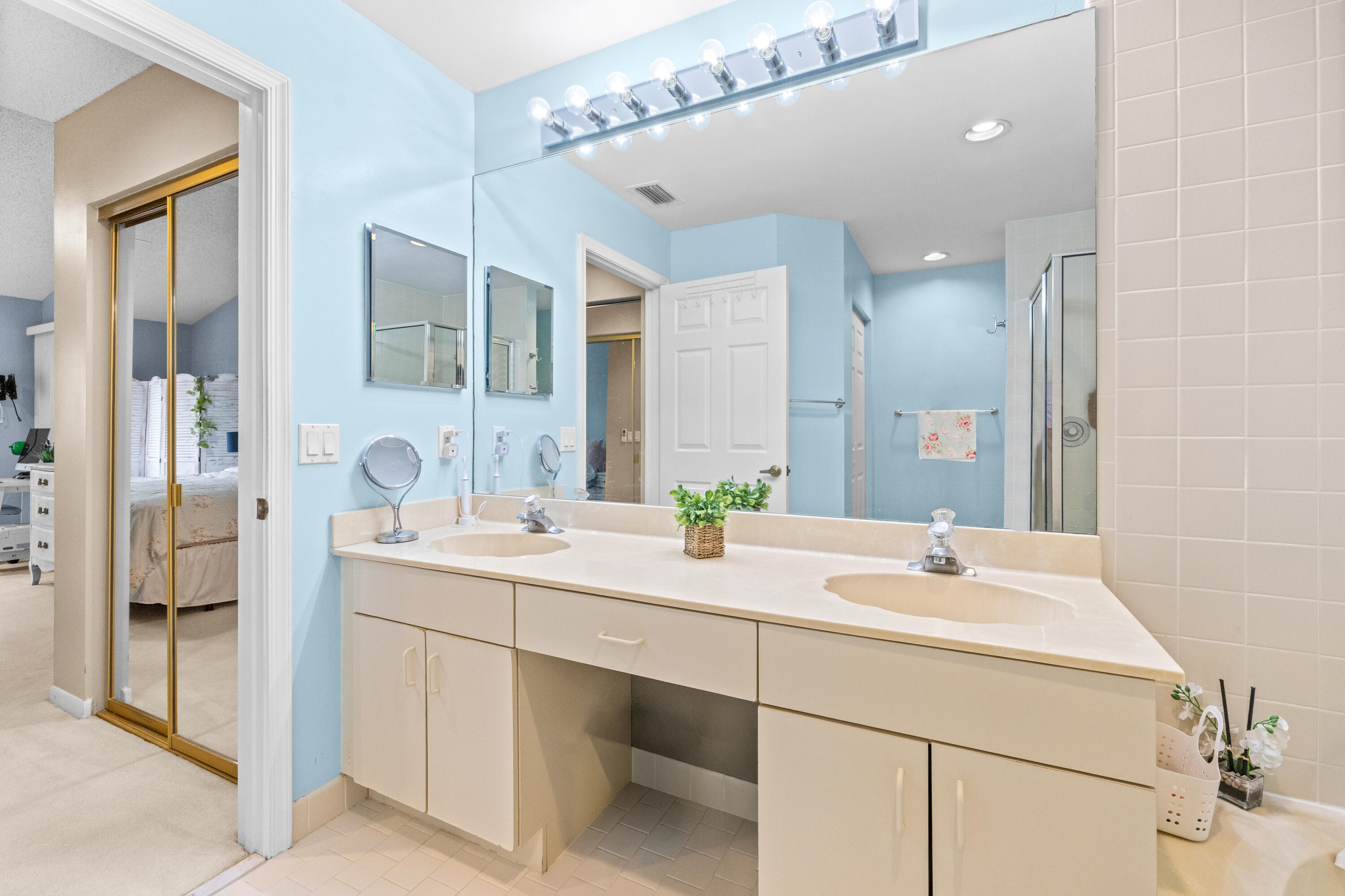 LEXINGTON CLUB VILLAS CONDO - Residential