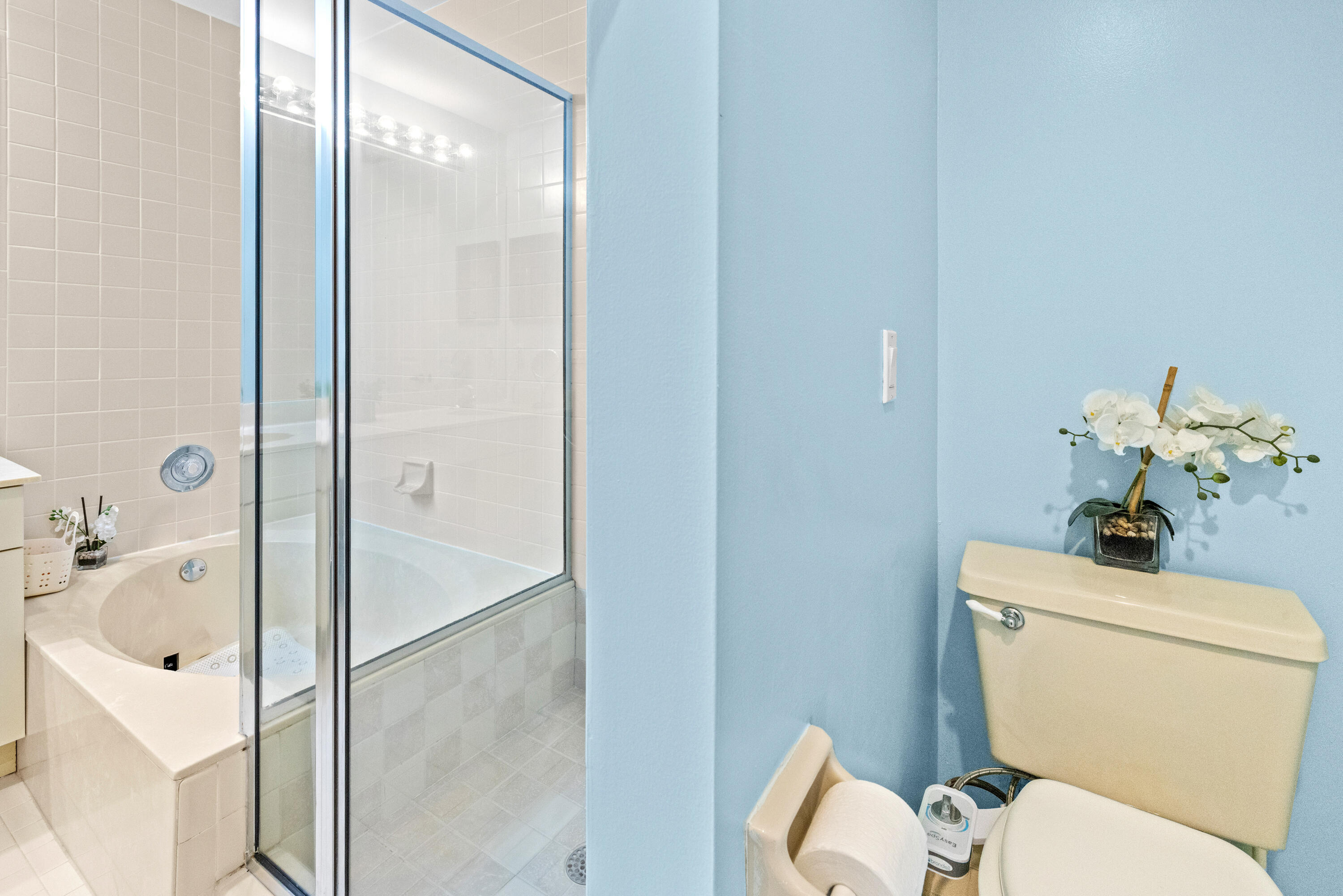 LEXINGTON CLUB VILLAS CONDO - Residential