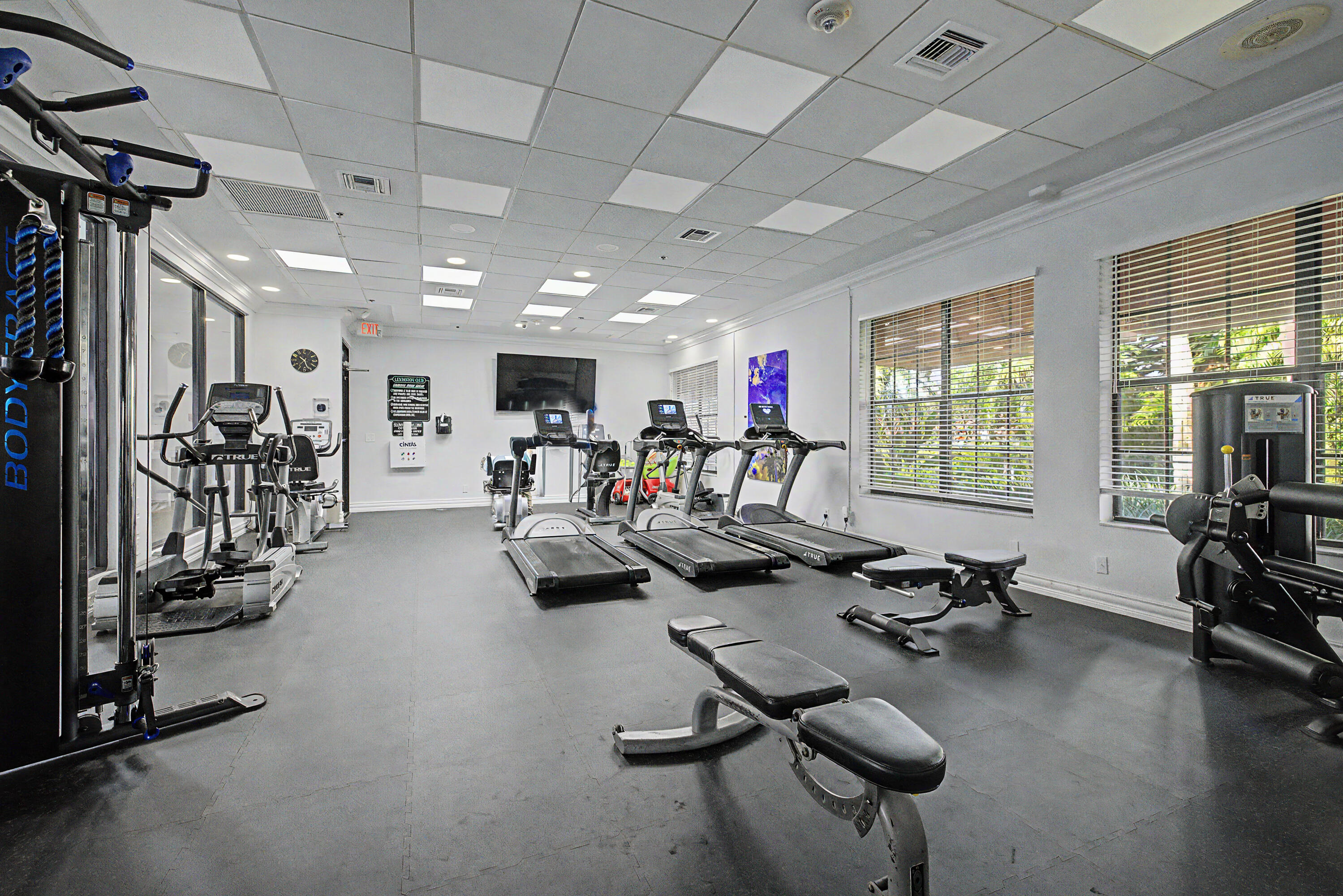 LEXINGTON CLUB VILLAS CONDO - Residential