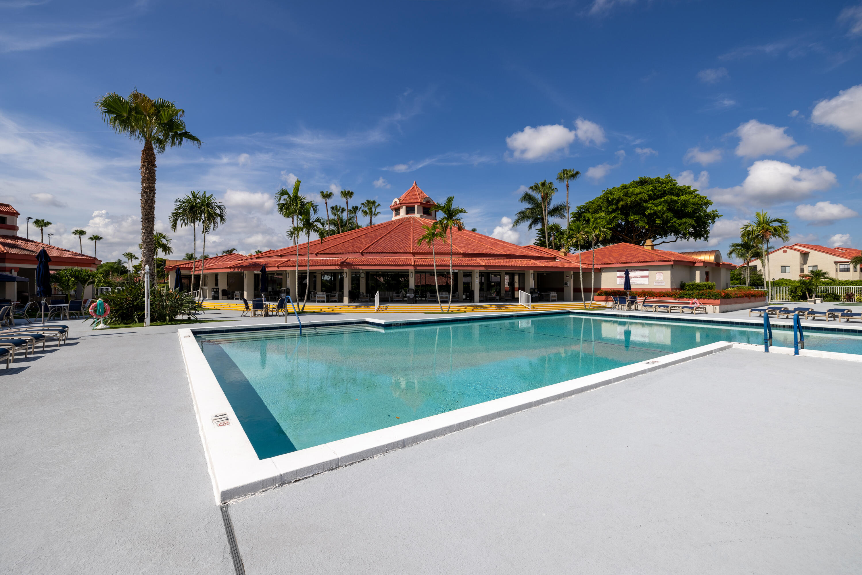 LEXINGTON CLUB VILLAS CONDO - Residential