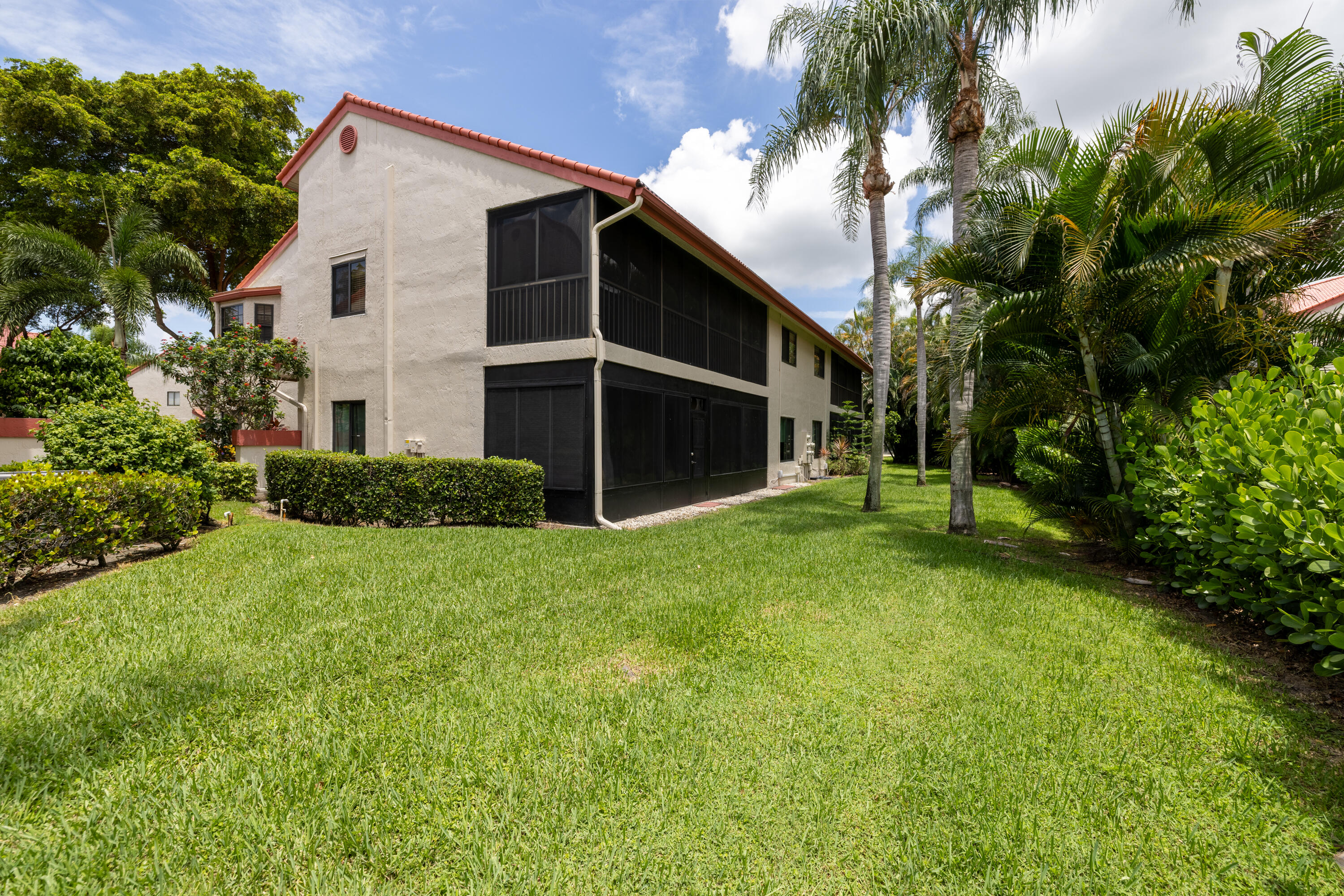 LEXINGTON CLUB VILLAS CONDO - Residential