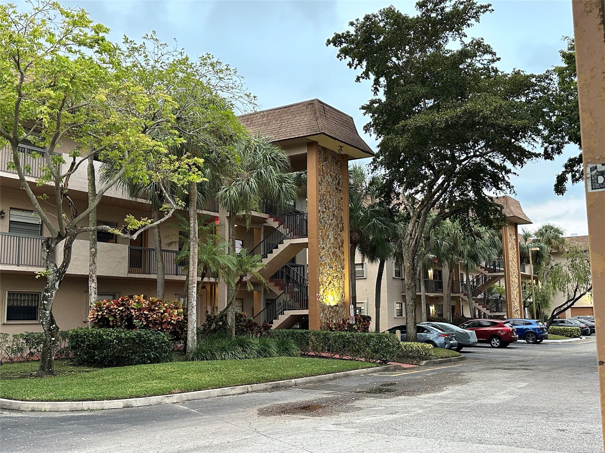 LAKES OF CARRIAGE HILLS - Residential