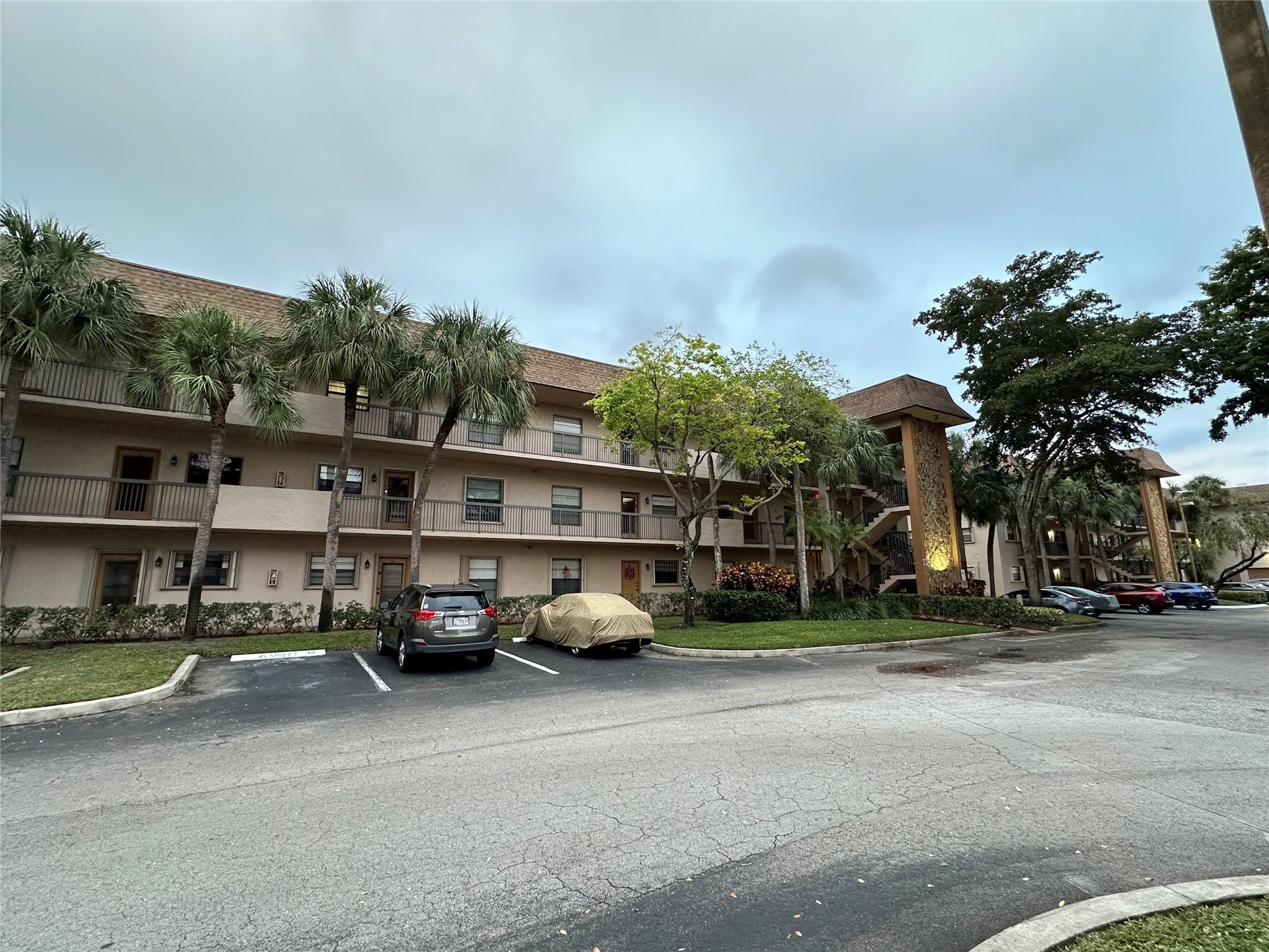 LAKES OF CARRIAGE HILLS - Residential