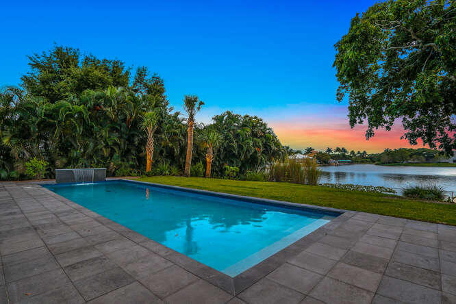 HIBISCUS LAKE EST - Residential