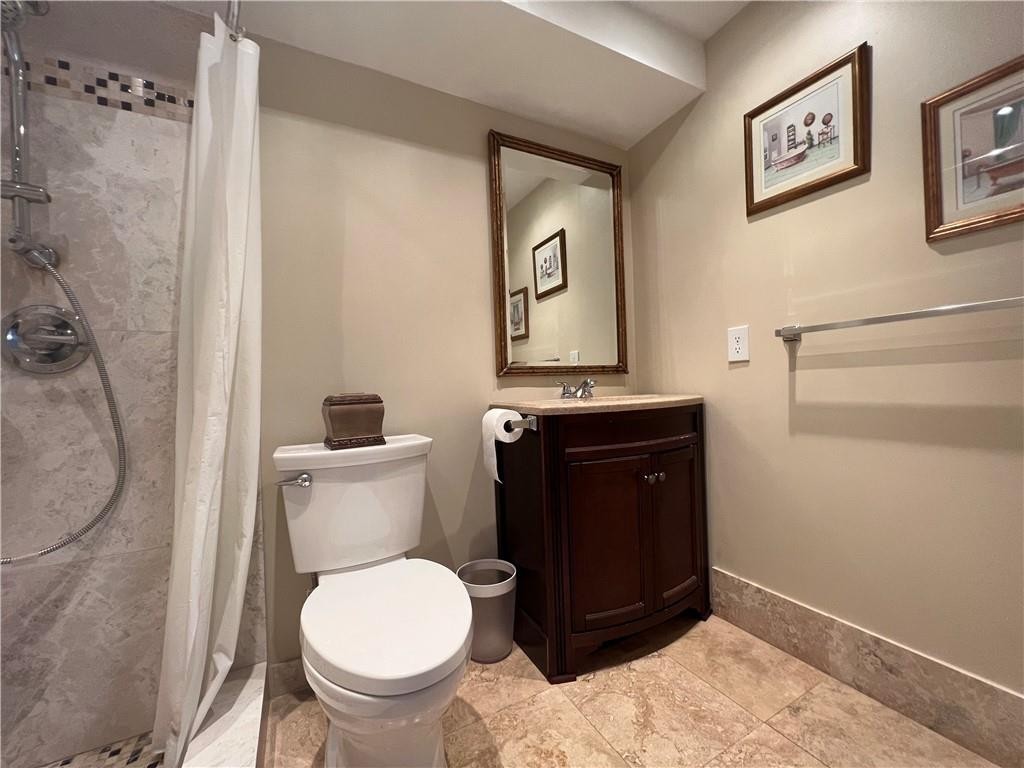 KINGS POINT SAXONY CONDOS - Residential