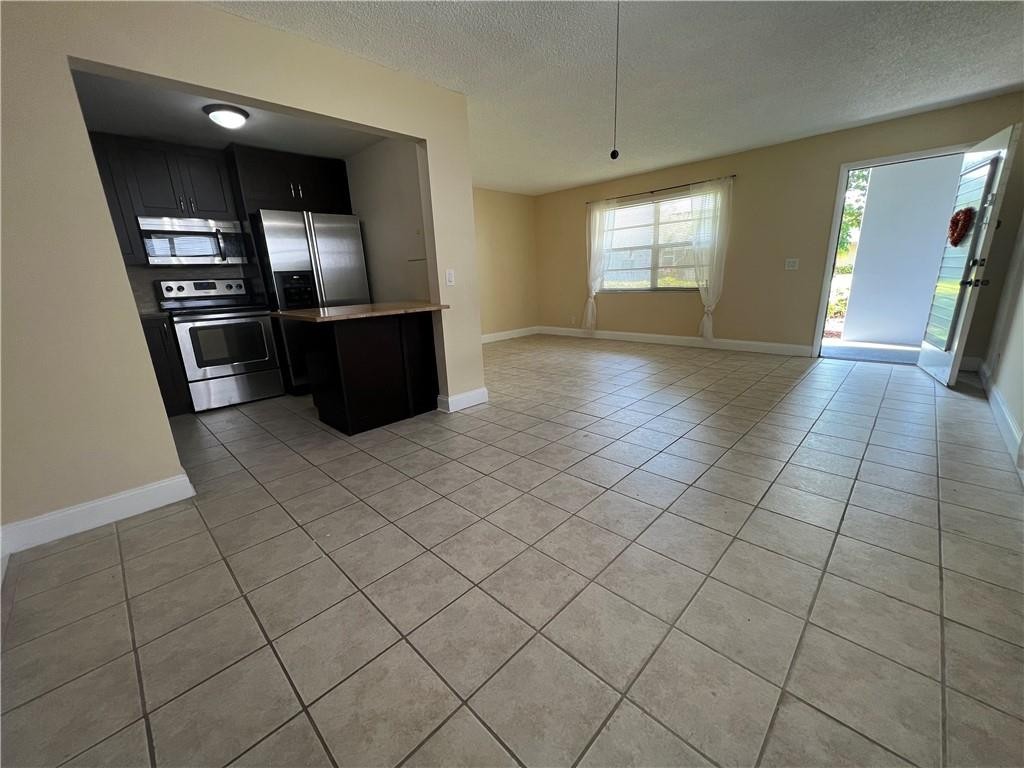 KINGS POINT SAXONY CONDOS - Residential