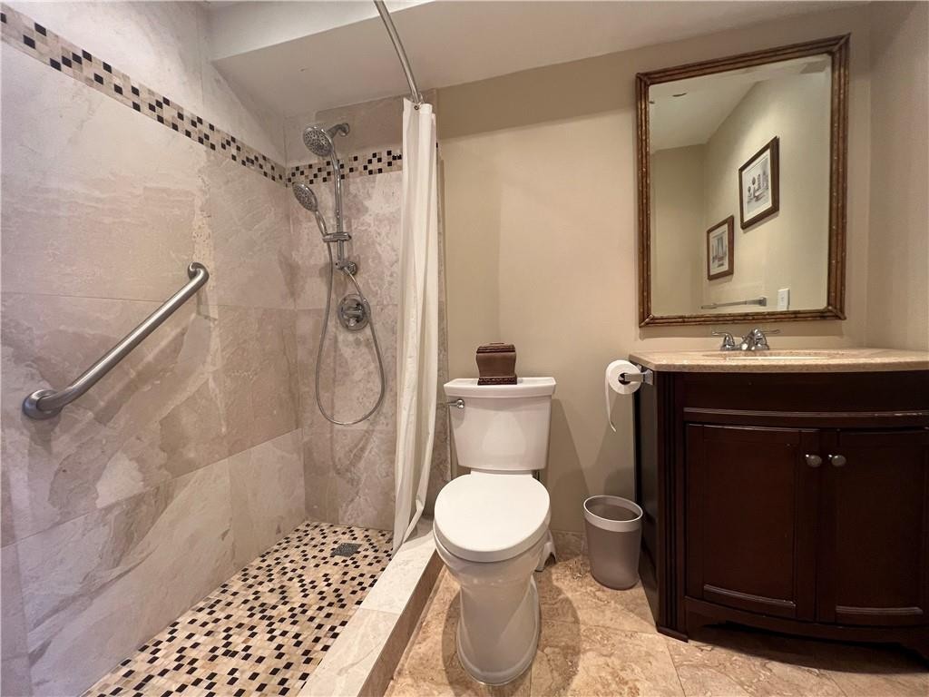 KINGS POINT SAXONY CONDOS - Residential