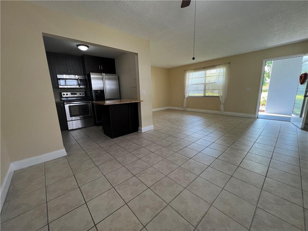 KINGS POINT SAXONY CONDOS - Residential