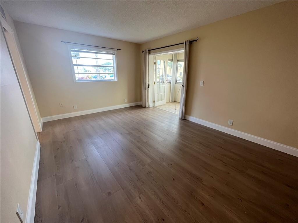KINGS POINT SAXONY CONDOS - Residential