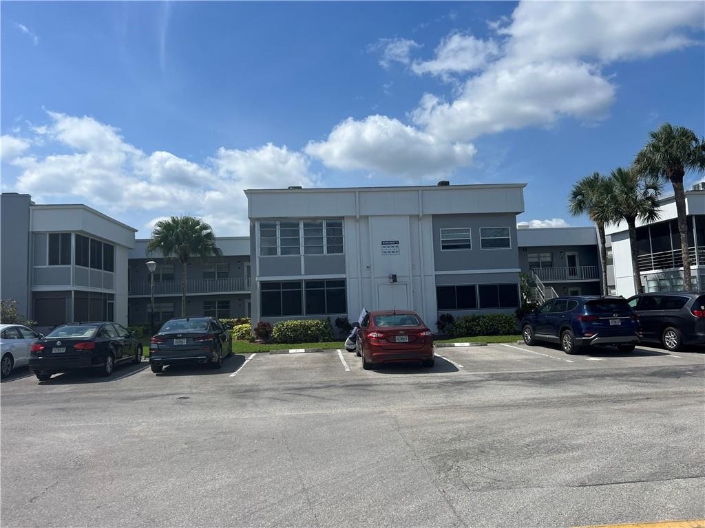 KINGS POINT SAXONY CONDOS - Residential