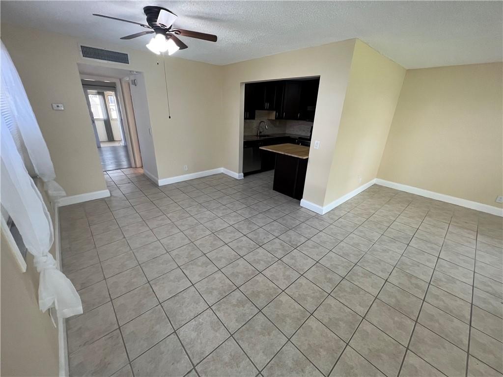 KINGS POINT SAXONY CONDOS - Residential