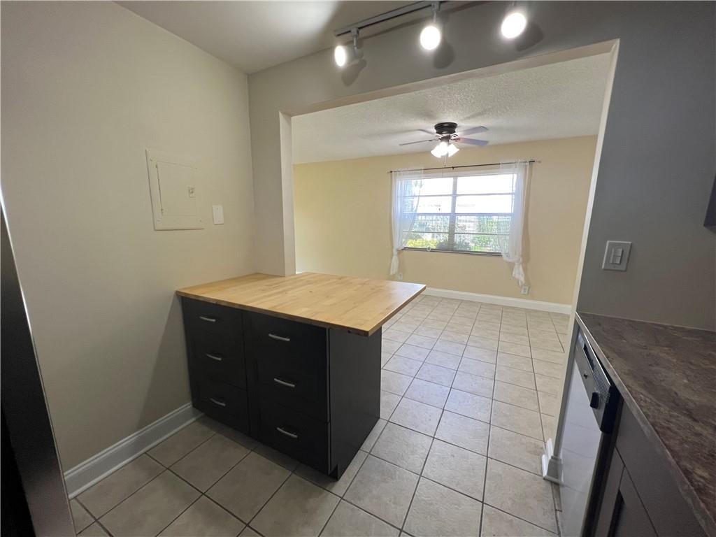 KINGS POINT SAXONY CONDOS - Residential
