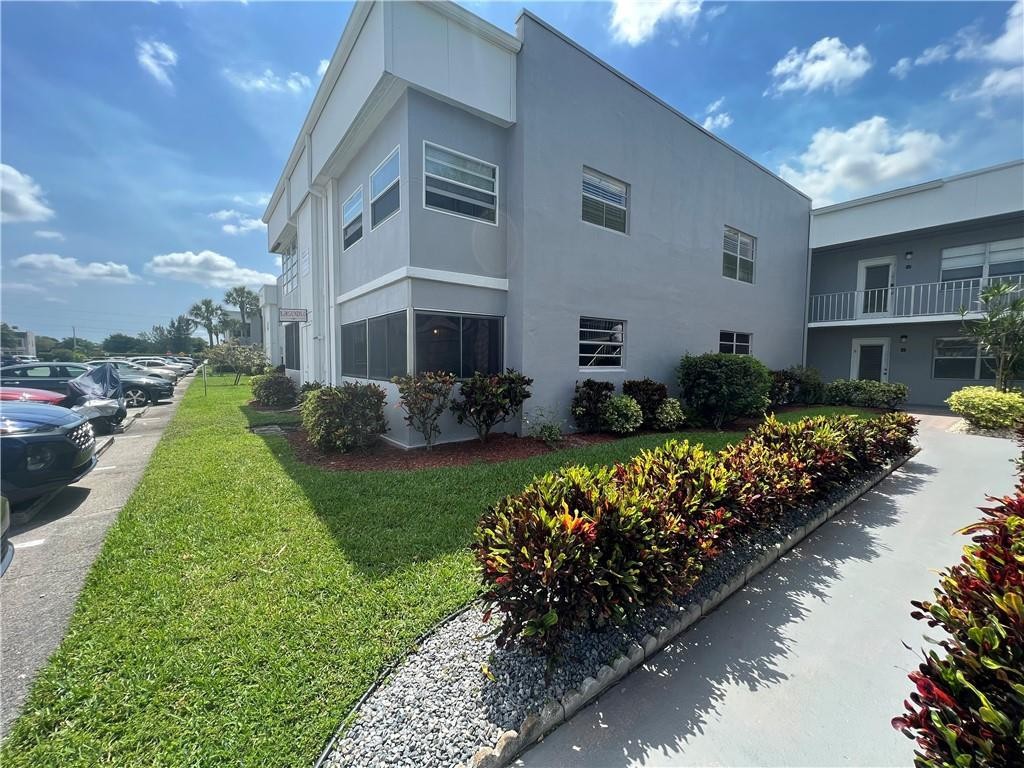 KINGS POINT SAXONY CONDOS - Residential