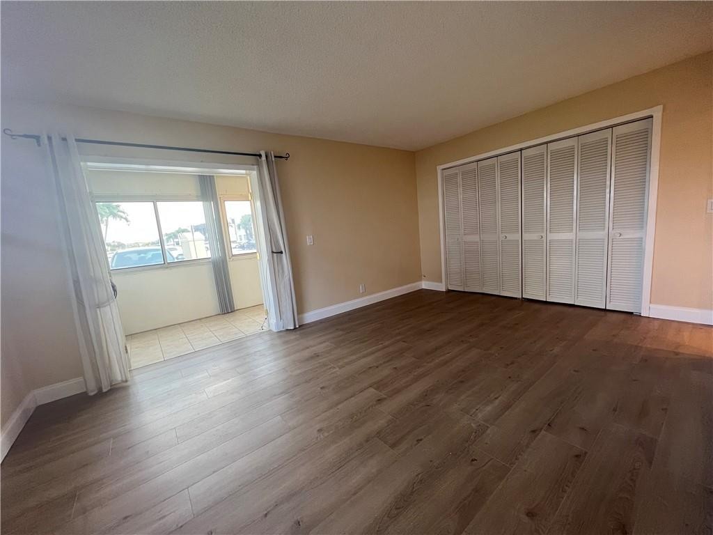 KINGS POINT SAXONY CONDOS - Residential