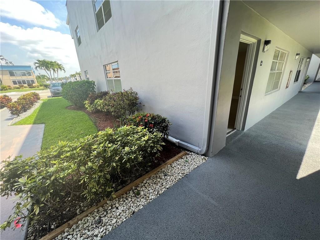 KINGS POINT SAXONY CONDOS - Residential
