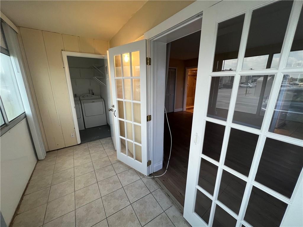 KINGS POINT SAXONY CONDOS - Residential