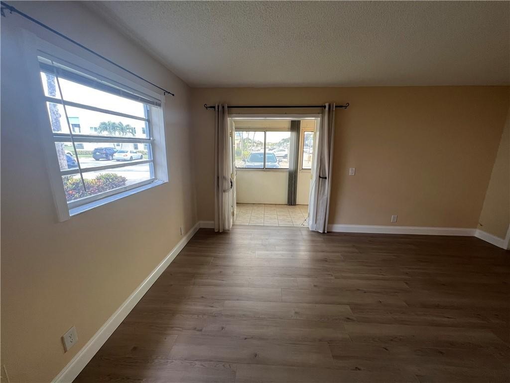 KINGS POINT SAXONY CONDOS - Residential