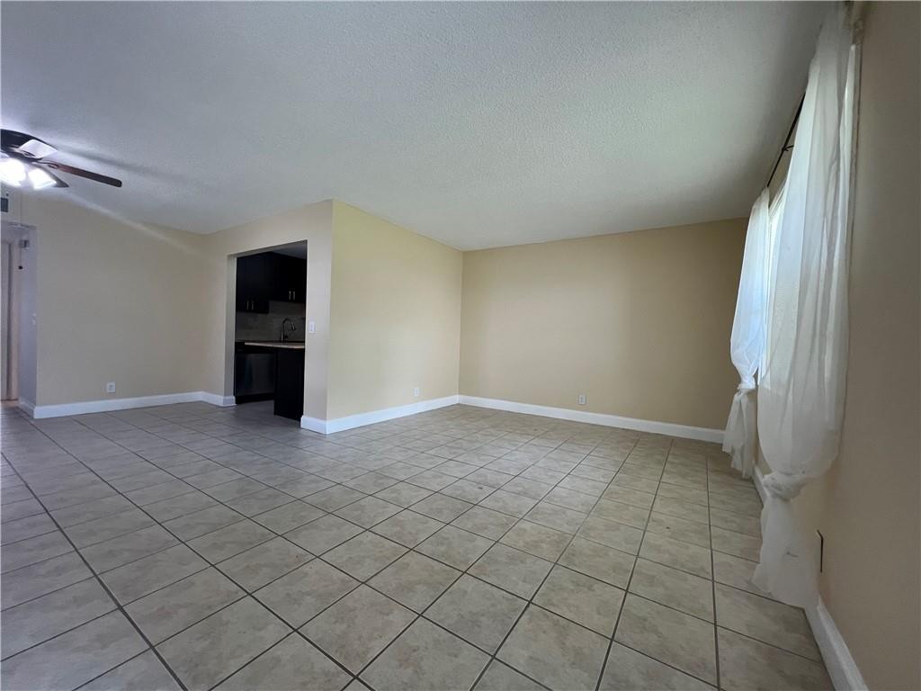 KINGS POINT SAXONY CONDOS - Residential