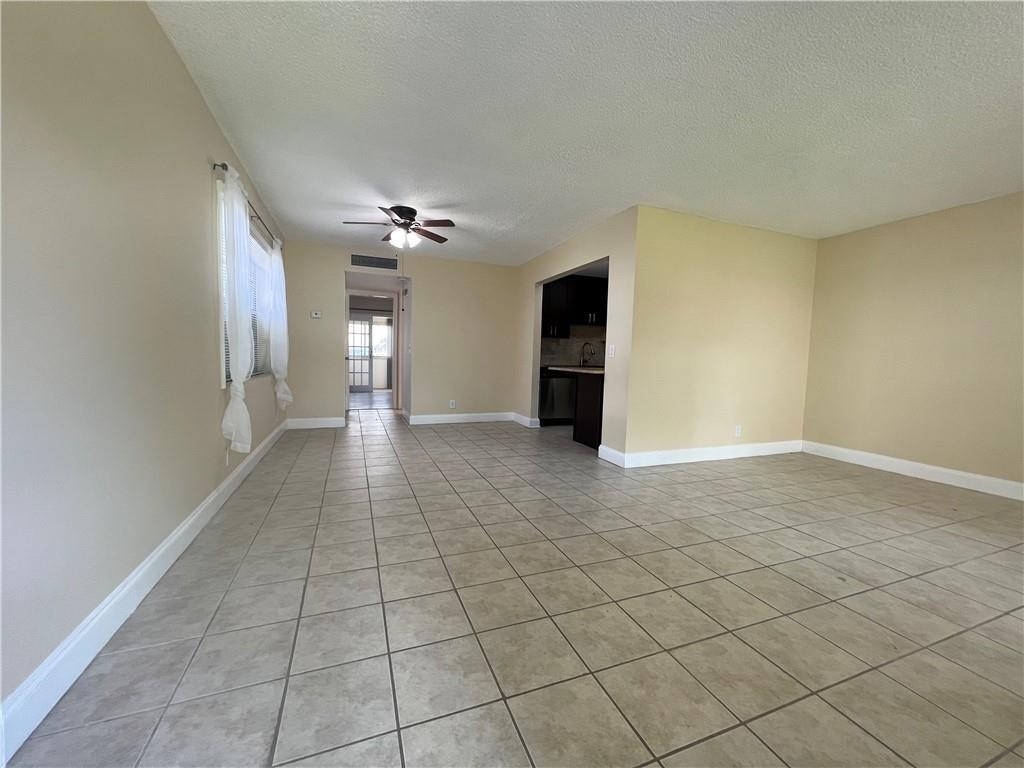 KINGS POINT SAXONY CONDOS - Residential