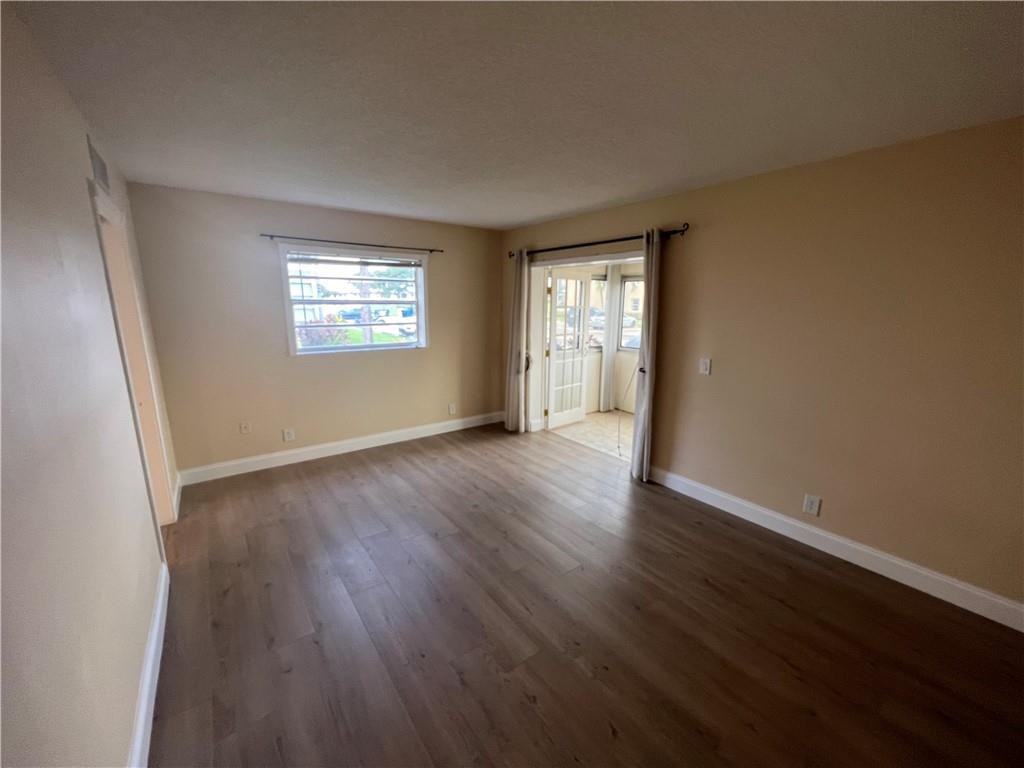 KINGS POINT SAXONY CONDOS - Residential