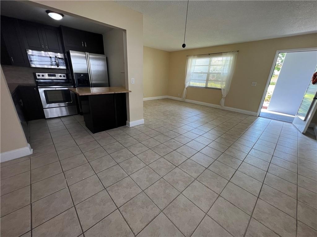 KINGS POINT SAXONY CONDOS - Residential