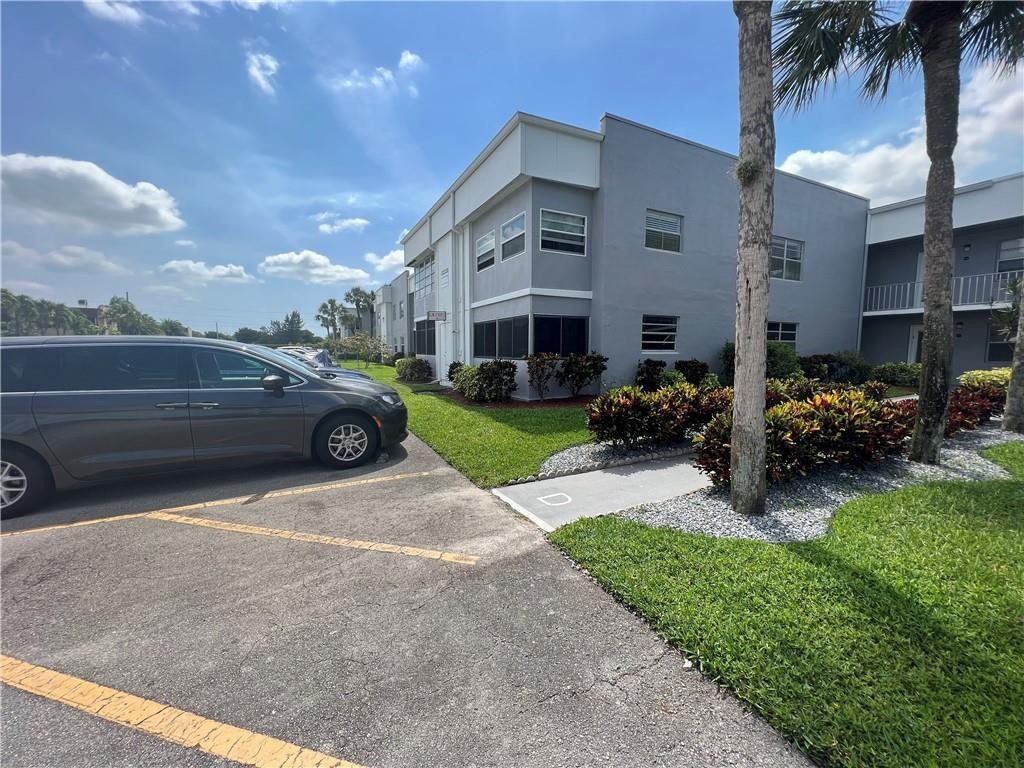 KINGS POINT SAXONY CONDOS - Residential