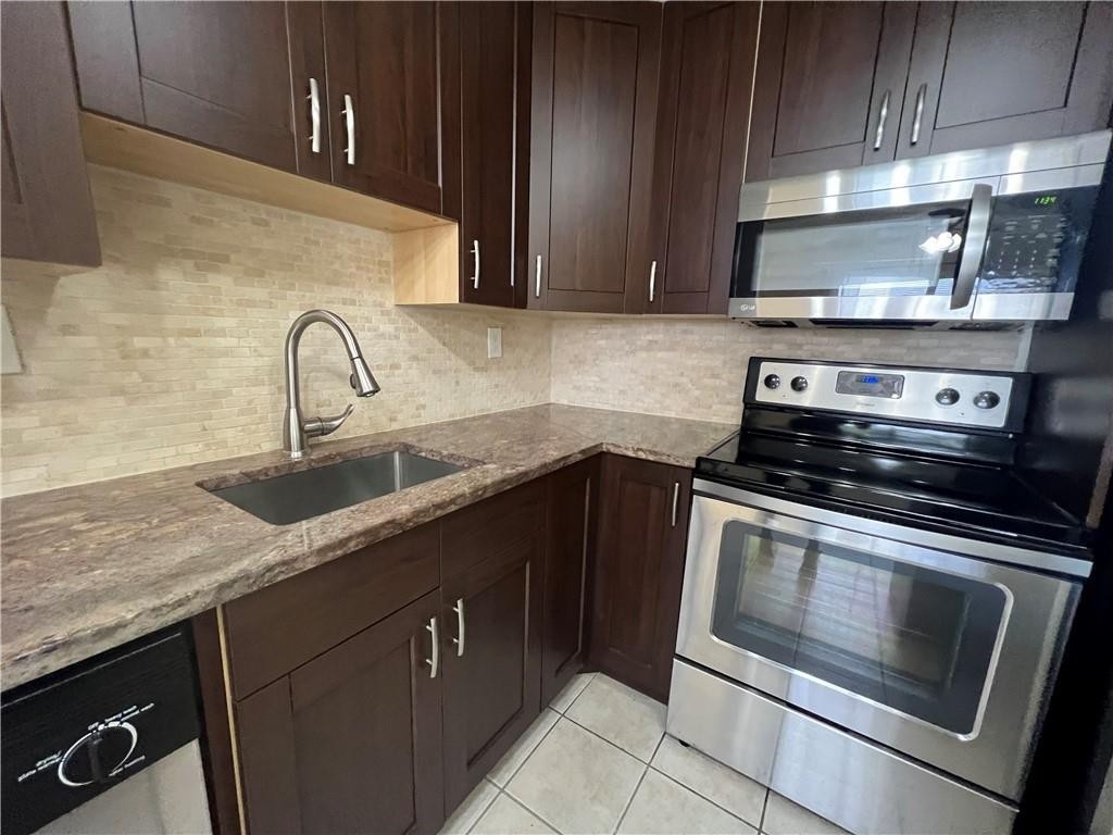KINGS POINT SAXONY CONDOS - Residential
