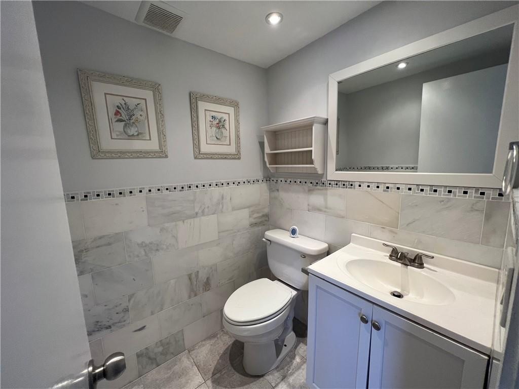 KINGS POINT SAXONY CONDOS - Residential