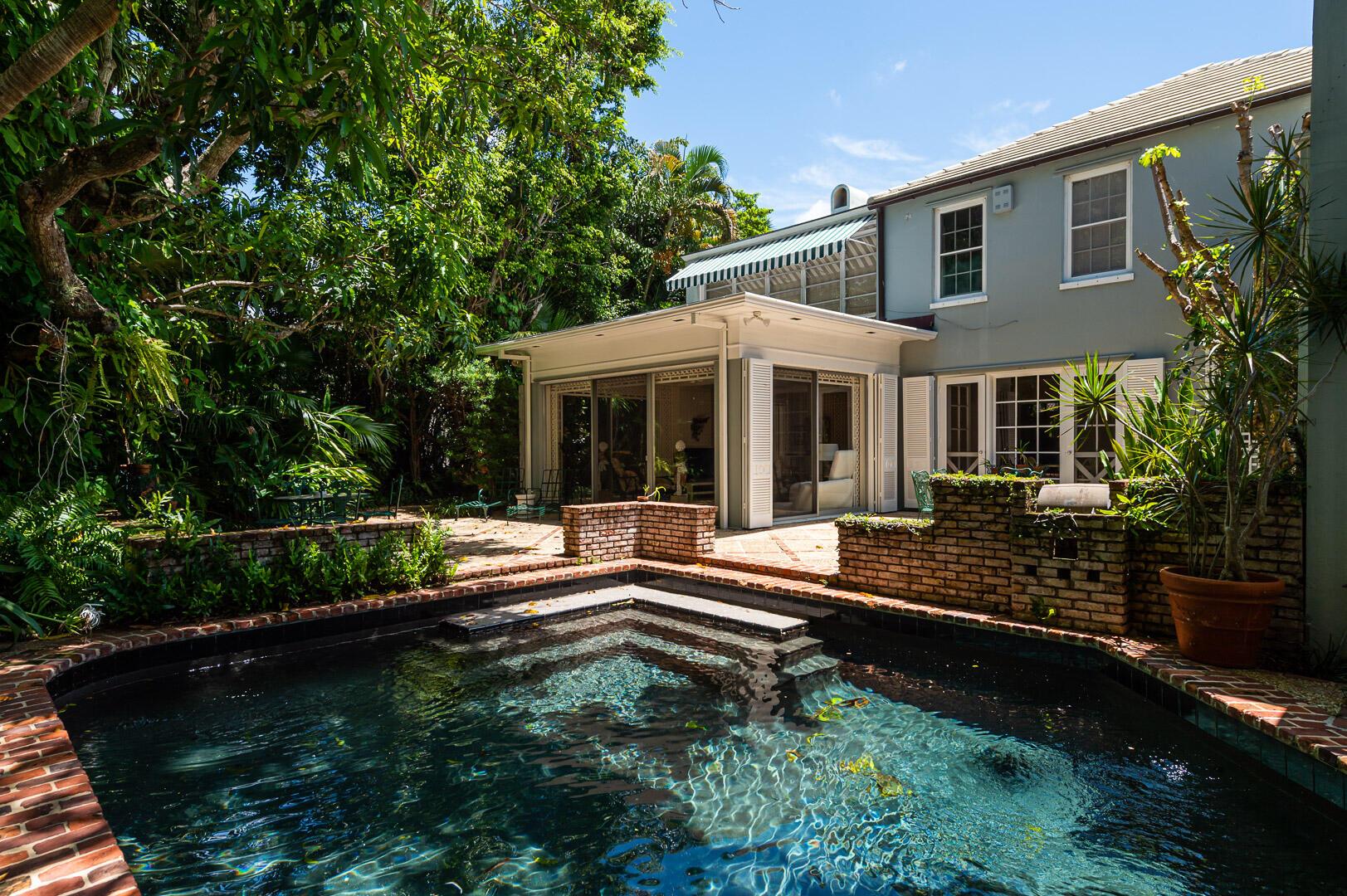 COCOANUT GROVE - Residential