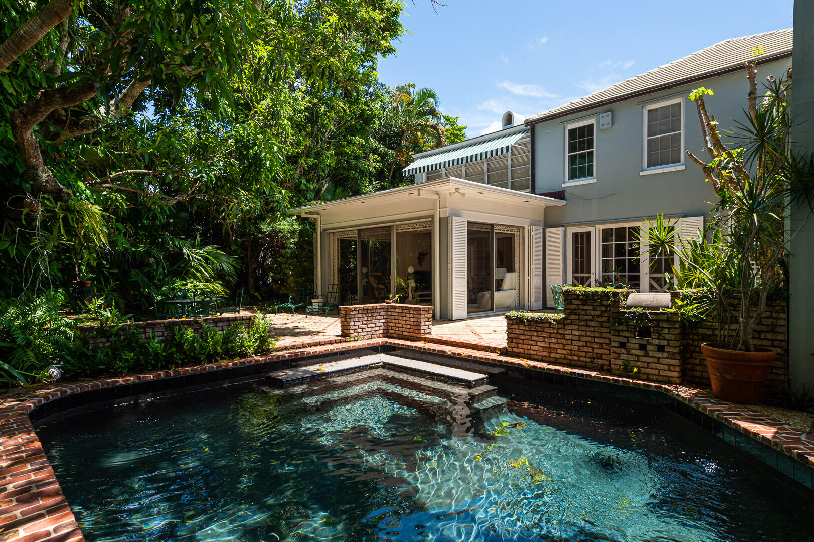 COCOANUT GROVE - Residential