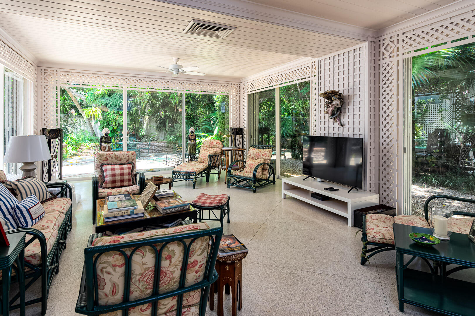 COCOANUT GROVE - Residential
