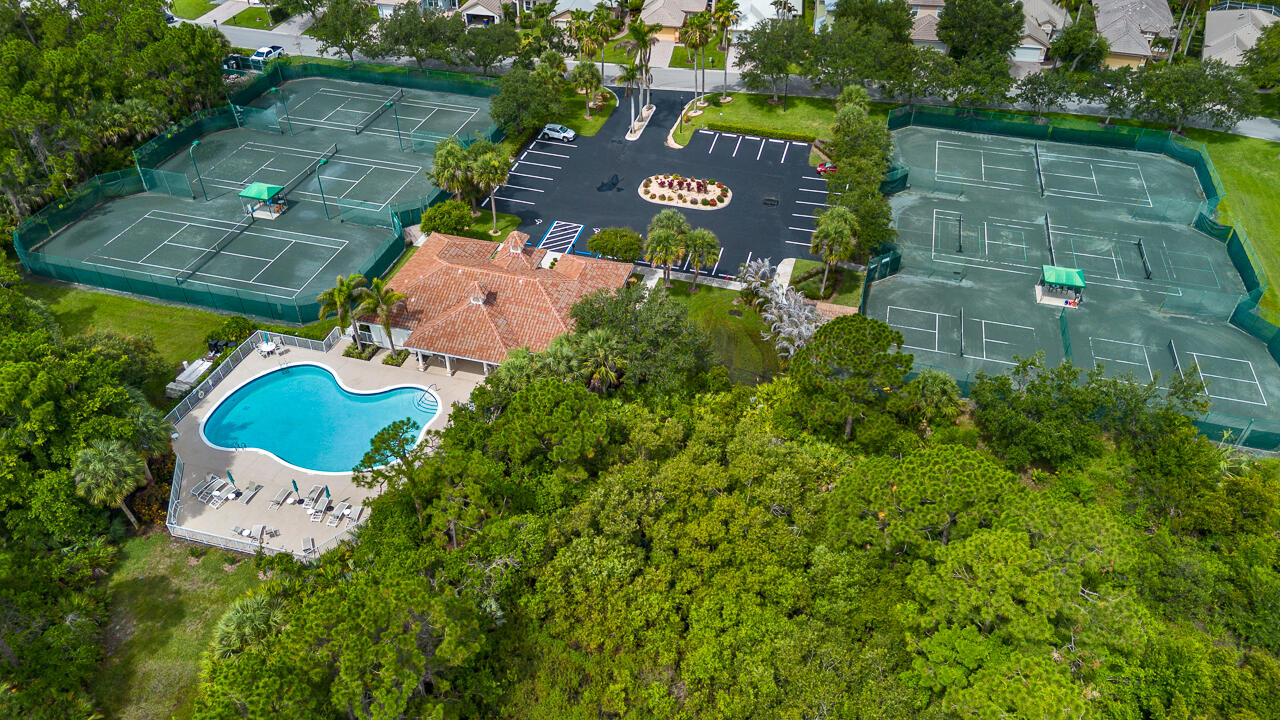 JENSEN BEACH COUNTRY CLUB - Residential