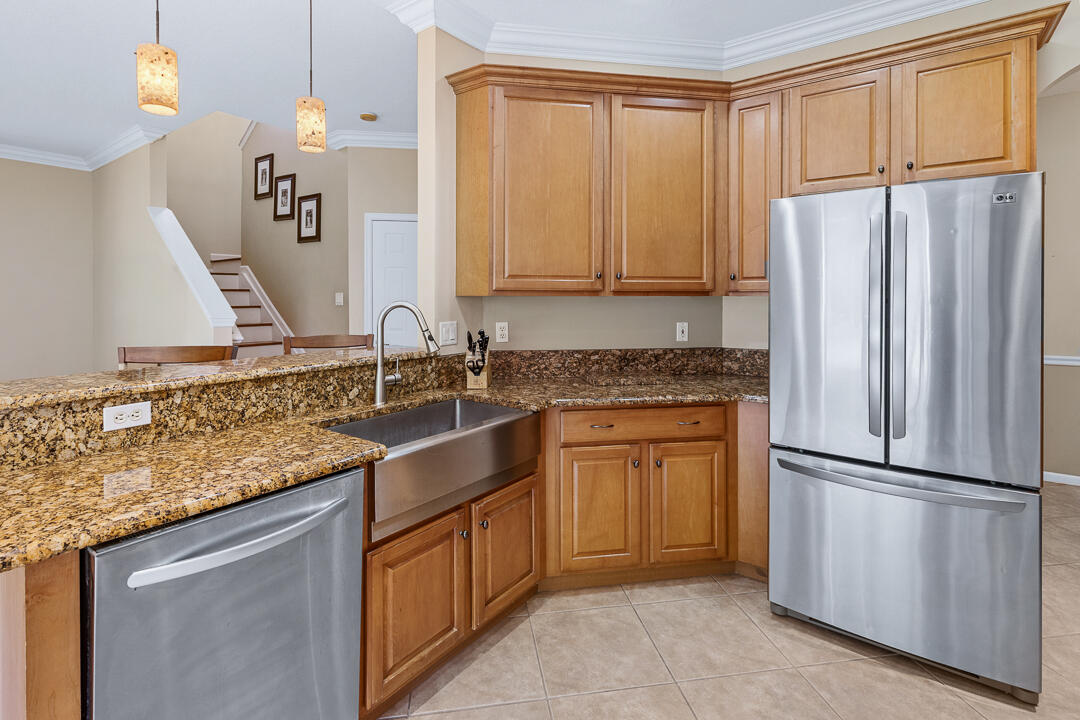 JENSEN BEACH COUNTRY CLUB - Residential