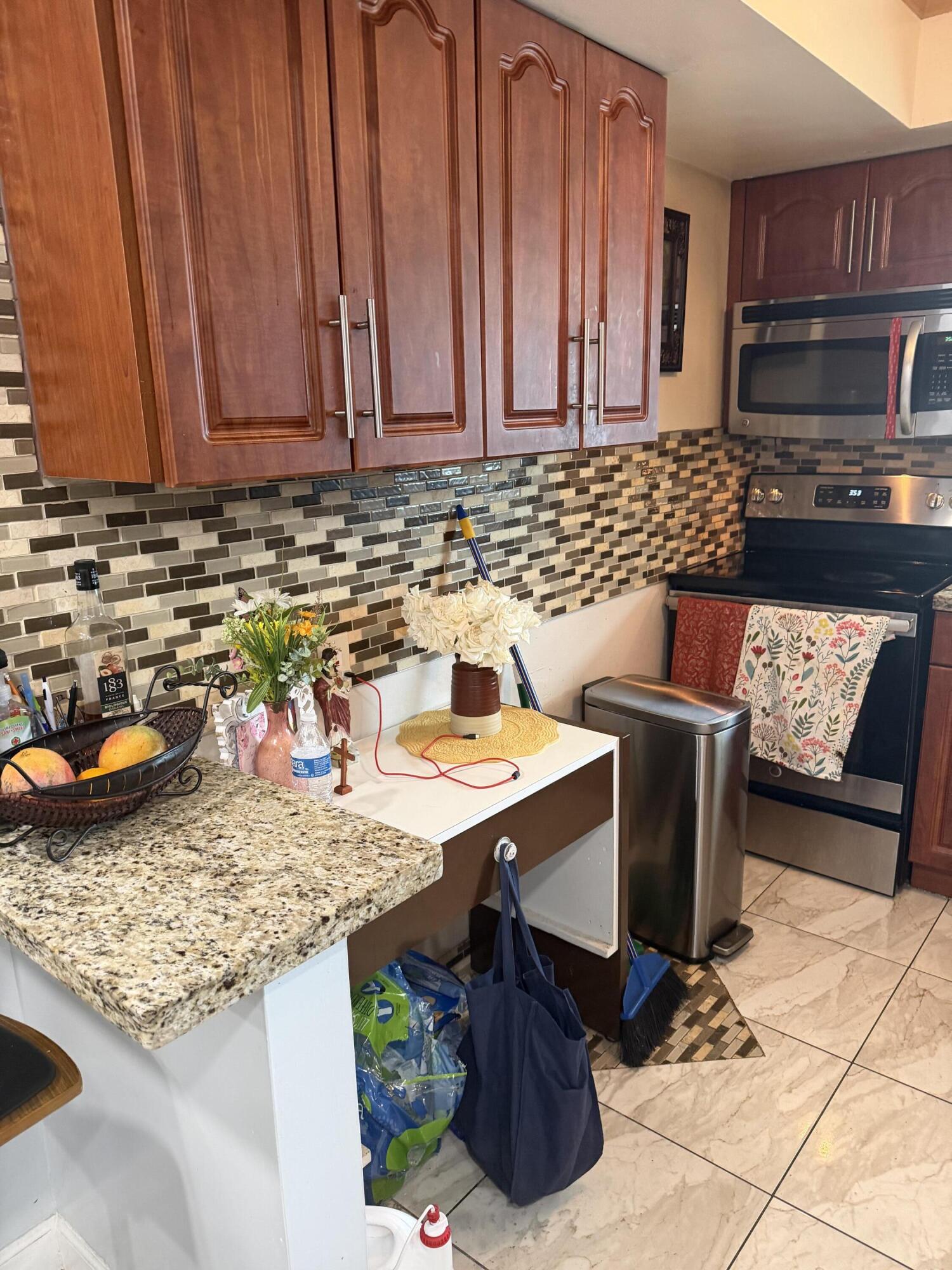 CRESTHAVEN VILLAS 11 CONDO - Residential Lease