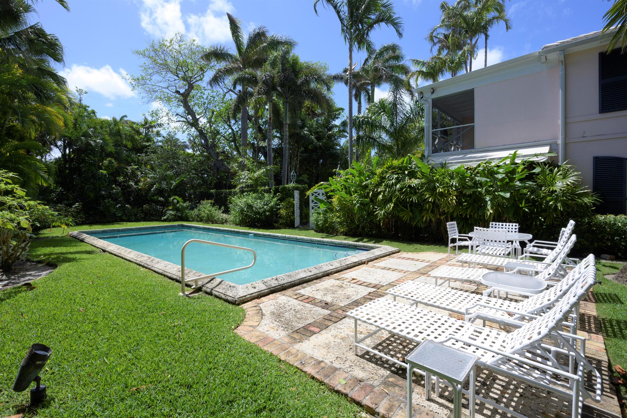 EL BRAVO PARK - Residential