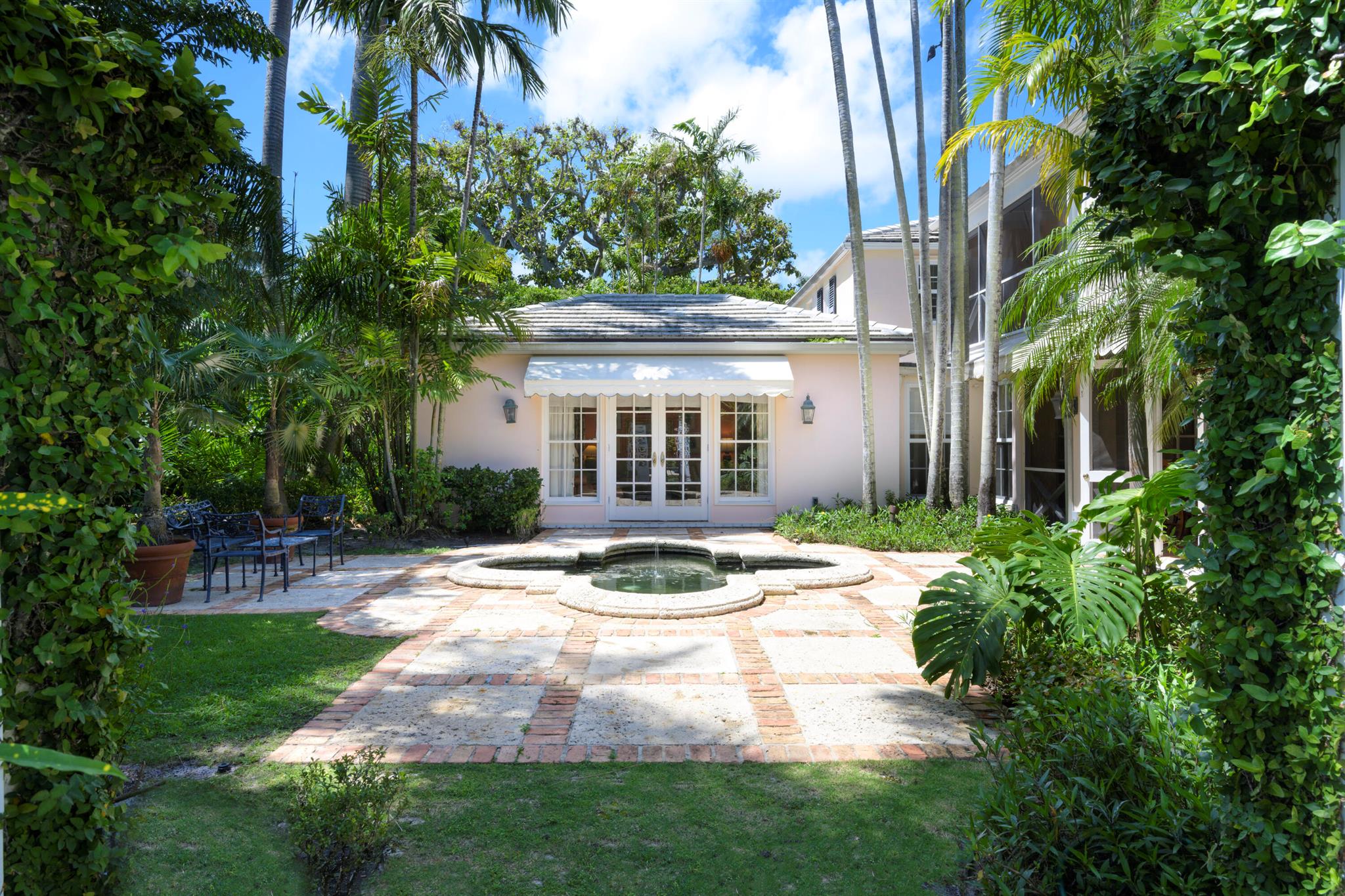 EL BRAVO PARK - Residential