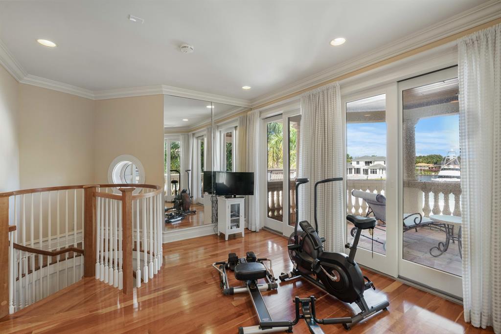 ADMIRALS COVE - Residential